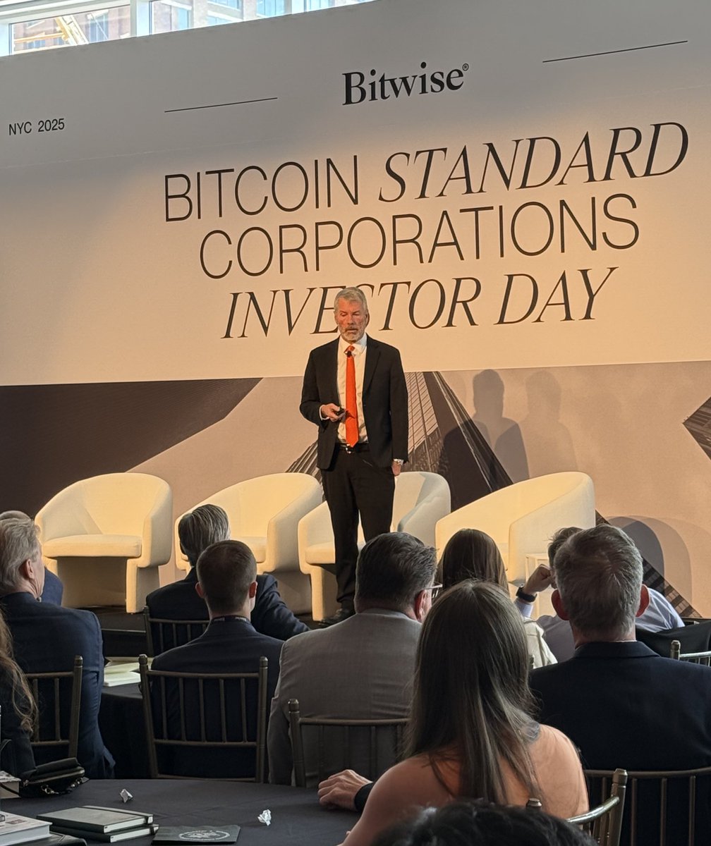 Michael Saylor Predicts BlackRock's Bitcoin ETF IBIT Will Surpass VOO with $48B AUM in Ten Years