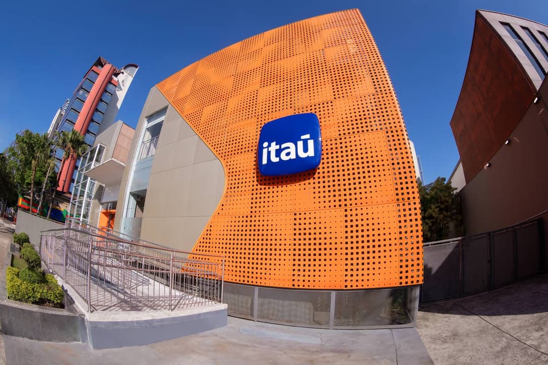 Latin America's Largest Bank Itaú Funds MicroStrategy-Inspired Oranje With $210M for Bitcoin Reserve