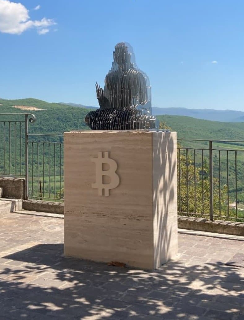 New Statue of Bitcoin Creator Satoshi Nakamoto Unveiled in Fornelli, Italy, Municipality Funded with 24 Merchants Accepting Bitcoin