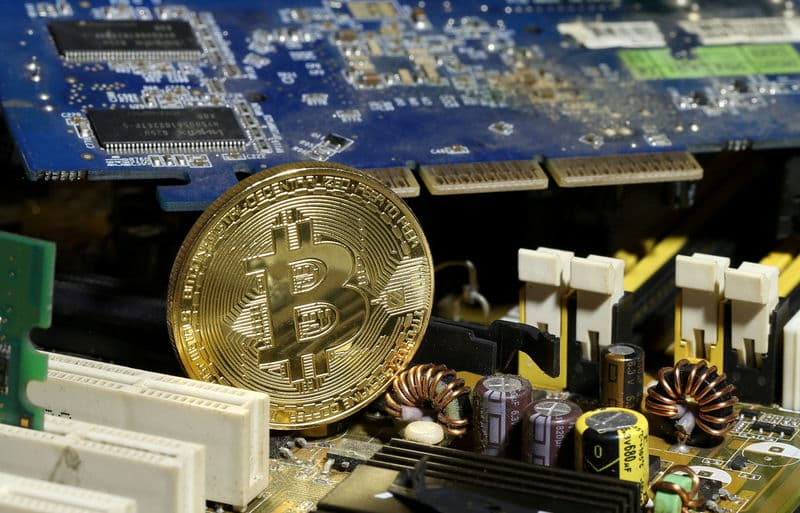 Bernstein Sees $20 Billion Opportunity in U.S. Bitcoin Mining Hardware Amid Trump's Push; Bitcoin May Hit $73,000 or Fall Below $60,000