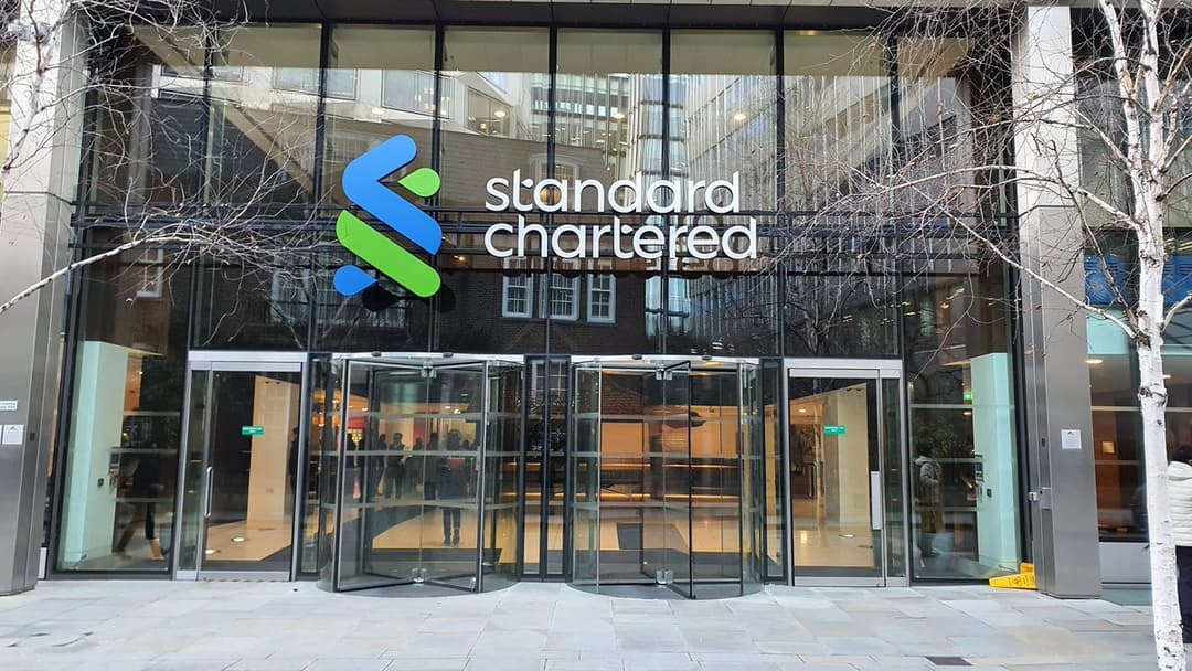 Standard Chartered Sets $500,000 Bitcoin Target for 2028 Amid Trump's Crypto Reserve Plan