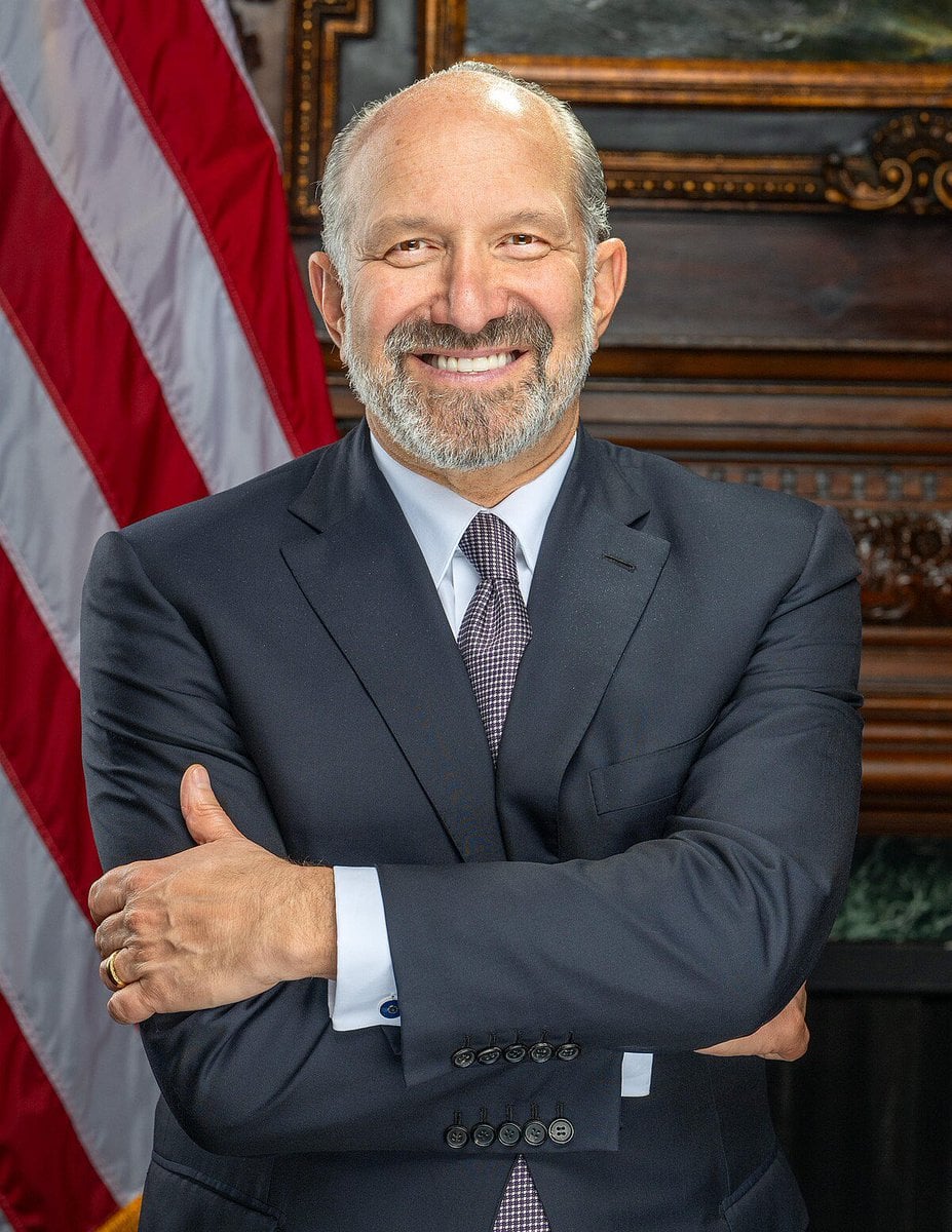 US Commerce Secretary Howard Lutnick Affirms Pro-Bitcoin Stance, Senator Lummis Signals Potential US Purchase of 1 Million Bitcoins