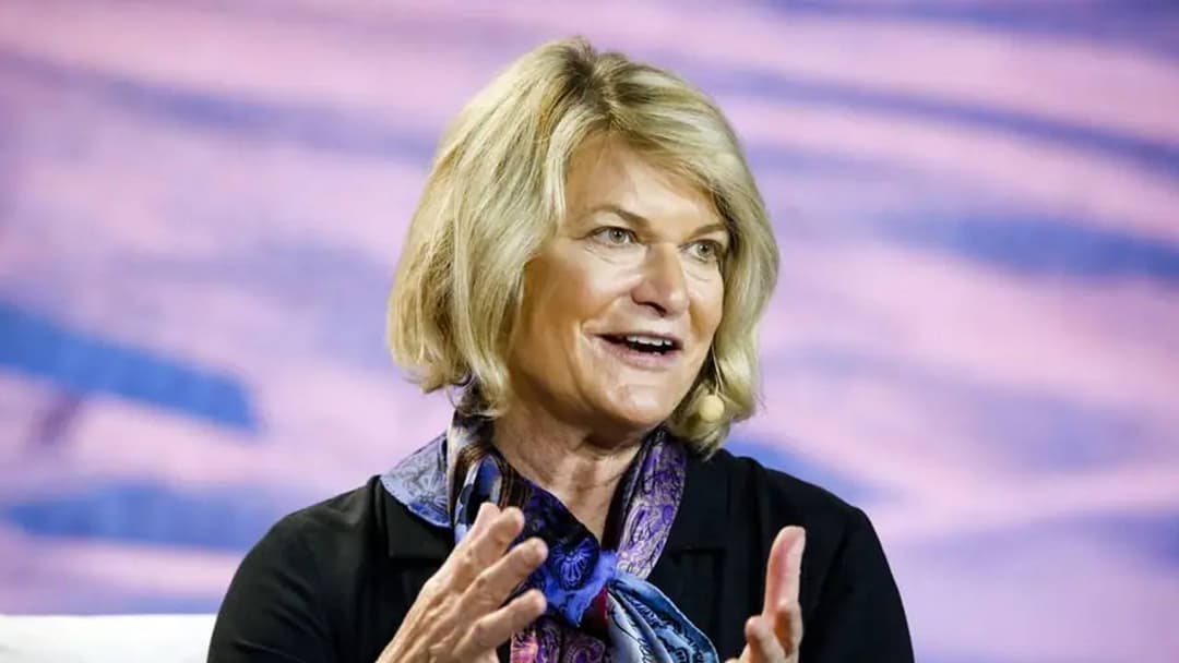 Senator Lummis Proposes $100B Bitcoin Reserve Bill Amid $35 Trillion US Debt